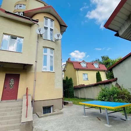 Serge Πανδοχείο *